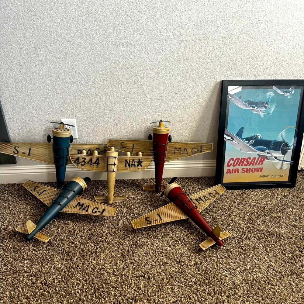 RH airplane accessories and picture. Just redoing my son’s room.